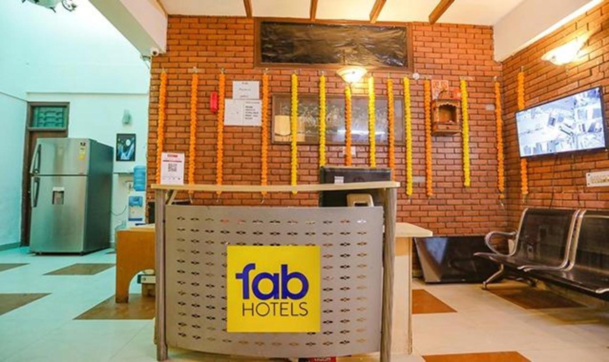 Fabexpress Ap International Hotel Ноида Екстериор снимка